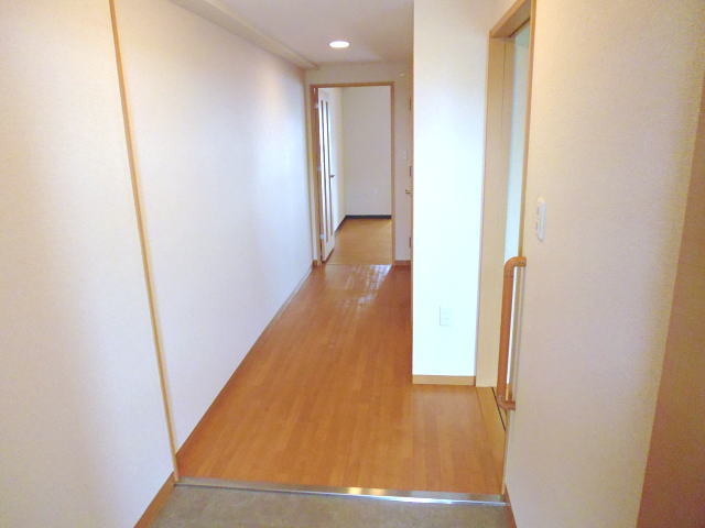 【公社賃貸】コーシャハイツ法円坂35号館−玄関→室内